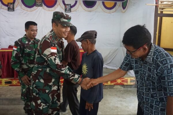 Warga Ulak Pauk Dapat Tali Asih, Bentuk Apresiasi Danrem 121/Abw atas Dukungan TMMD