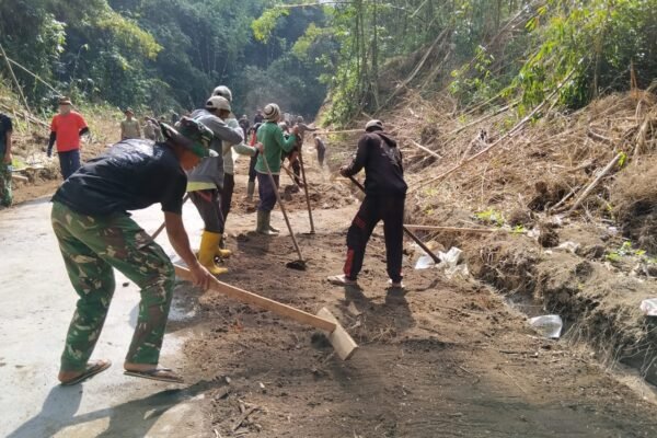 Jelang Berakhirnya TMMD, Satgas Kodim 1626/Bangli Rapikan Jalan Sepanjang 1.766 Meter