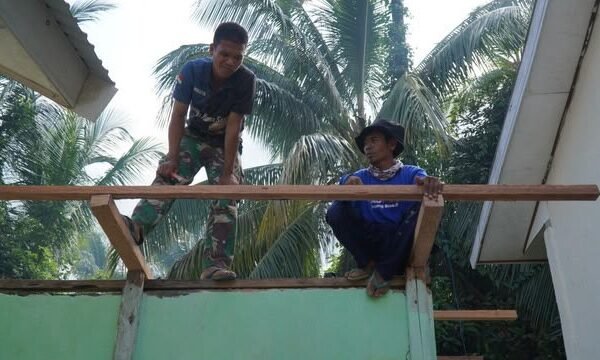 Satgas TMMD Bantu Renovasi MCK di SDN Polewali