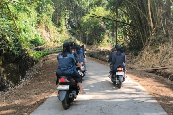 Sinergi TNI, Warga dan Mahasiswa KKN, Jalan TMMD Sekardadi Diuji Coba