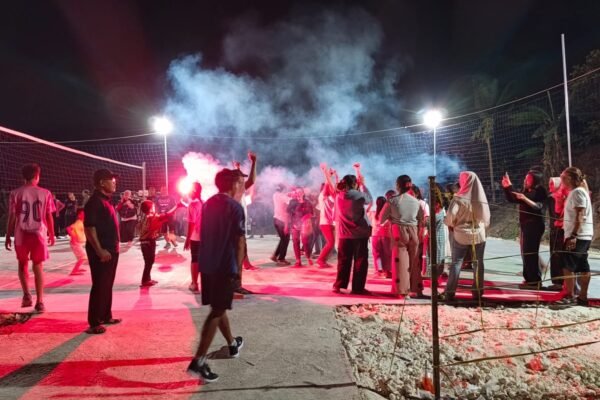 Lapangan Baru Satgas TMMD 129 Membawa Berkah, Malam Meriah Warga Desa Tlemang Rayakan Kemenangan Lomba Bola Voli Antar-RT