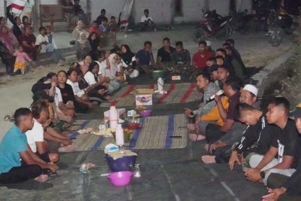 Satu Nampan Penuh Kehangatan: Warga Desa Tlemang dan Satgas TMMD Kodim 0812/Lamongan Gelar Tasyukuran Jelang Penutupan