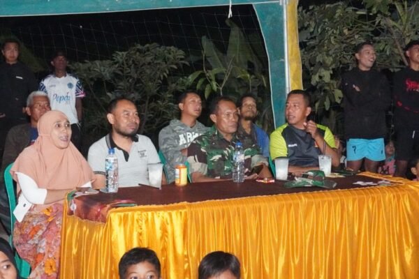 Ratusan Warga Tlemang Membludak Dukung Laga Pamungkas Voli Bersama Satgas TMMD 129