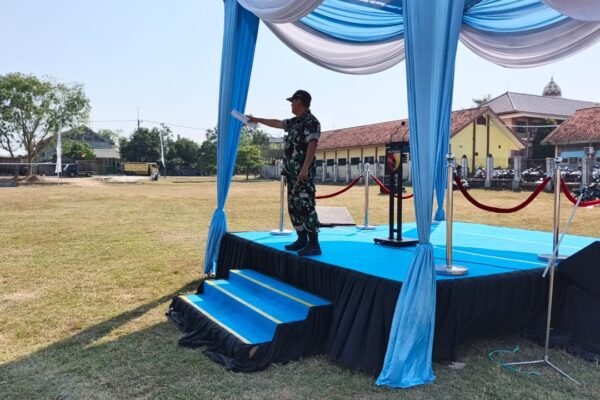 Matangkan Kesiapan Tata Upacara Militer, Kapten Kav Sumaji Pimpin Gladi Kader Penutupan TMMD 129 Kodim 0812/Lamongan