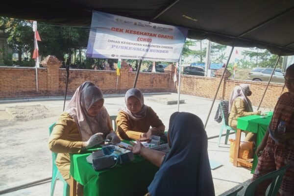 TMMD ke-129: Pengobatan Gratis untuk Warga Desa Luwung Kencana