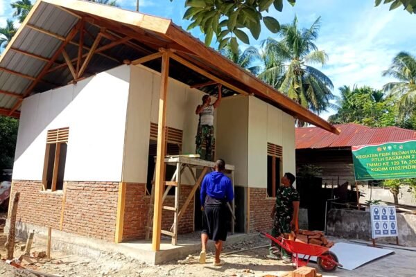 Dinding Berdiri, Atap Terpasang: Harapan Mulyana Segera Miliki Rumah Layak