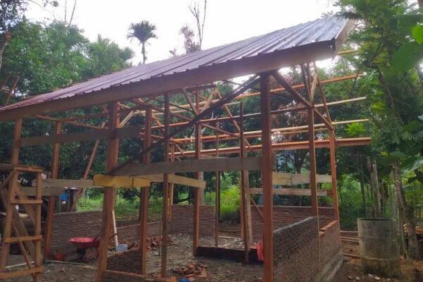 Gotong Royong Satgas dan Warga Percepat Rehab Rumah Ibu Rabumah