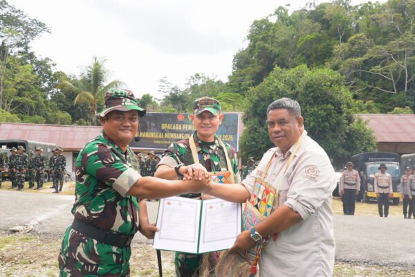Penutupan TMMD Ke-129 TA 2026 di Kampung Sesor Resmi Ditutup Danrem 181/PVT