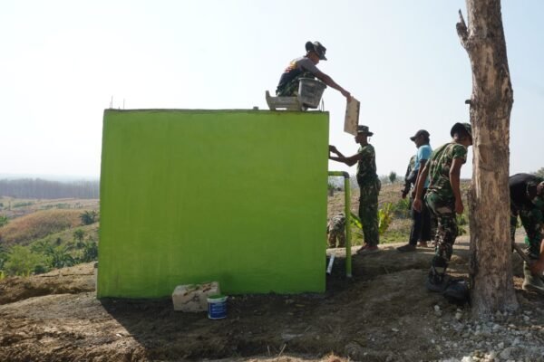 ​Dukung Kebutuhan Pokok Warga, Satgas TMMD Ke-129 Bangun Tandon Air Bersih di Desa Tlemang