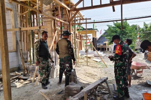 Saling Menguatkan lewat Komunikasi Sosial: Satgas TMMD dan Tokoh Masyarakat Tlemang Matangkan Progres Pembangunan
