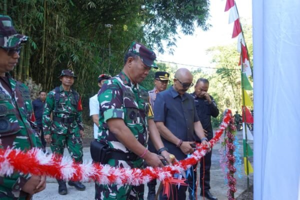 Danrem 163/Wira Satya Resmikan Jalan Rabat Beton TMMD Ke-129 di Desa Sekardadi