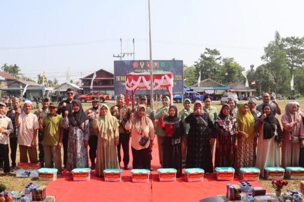 Penutupan TMMD Ke-129 Kapuas Diwarnai Bansos dan Tarian Daerah, Pengabdian TNI Berlanjut