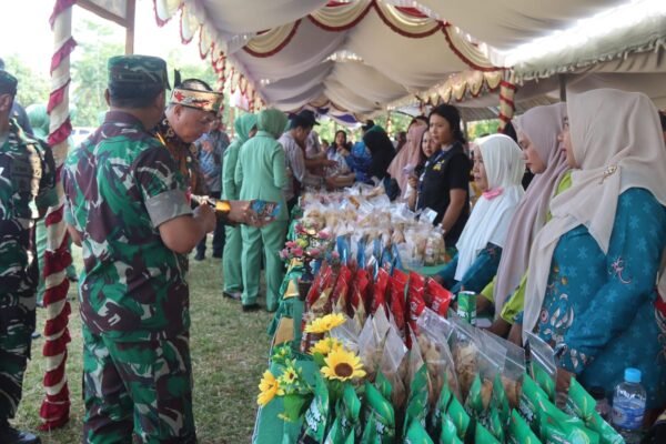 Stand UMKM Warnai Penutupan TMMD Ke-129 Kapuas, Produk Lokal Didorong Naik Kelas