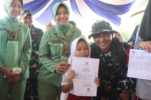 Tertib Administrasi Warga Jadi Perhatian, Layanan Dokumen Kependudukan Hadir di Penutupan TMMD