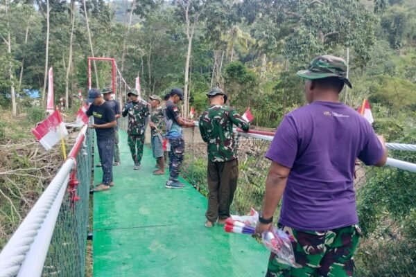 Jembatan Gantung TMMD Ke 129 Kodim Bone Bersolek, Puluhan Bendera Merah Putih Sambut Peresmian