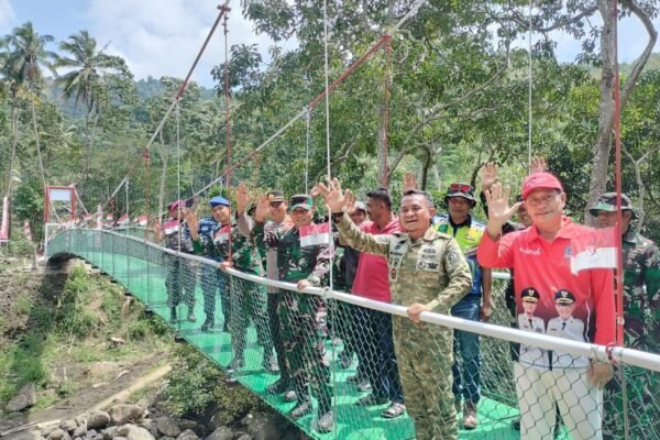 Kolaborasi TNI Dan Pemda, Jembatan Gantung Hasil TMMD Ke 129 Di Resmikan