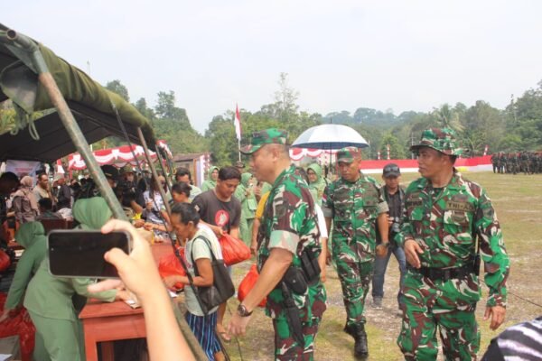 Bazar Murah Meriahkan Penutupan TMMD Regtas Ke-129 Kodim 1206/Putussibau di Lapangan Bola Apan