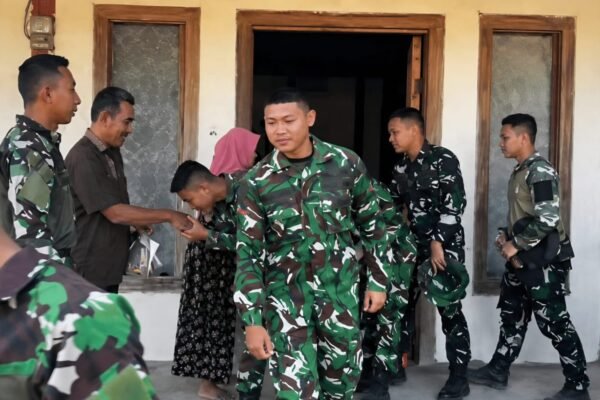 Jalinan Kekeluargaan Takkan Putus, Satgas TMMD 129 Bojonegoro Pamitan dengan Warga Kesongo