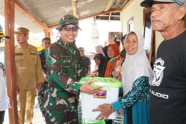 TNI Hadir di Masyarakat: Sembako dan Rumah Layak Huni untuk Warga Tlemang
