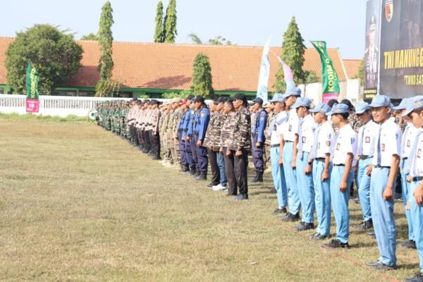 Keberanian dan Keteraturan Pasukan TMMD 129 Memukau Masyarakat Tlemang