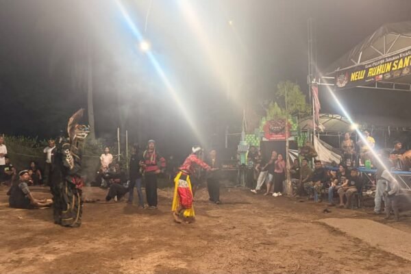 Lestarikan Budaya Lokal, Satgas TMMD Ke-129 Hadiri Pertunjukan Jaranan di Desa Bandaraya