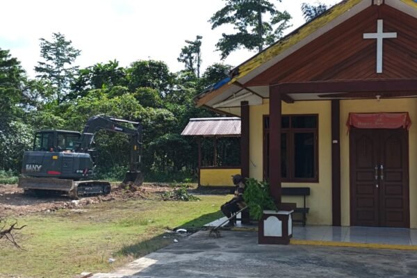 Dukung Pelayanan Umat, Satgas TMMD Ke-129 Kodim 1807/Sorong Selatan Siapkan Lahan Rumah Pastori di Kampung Sesor