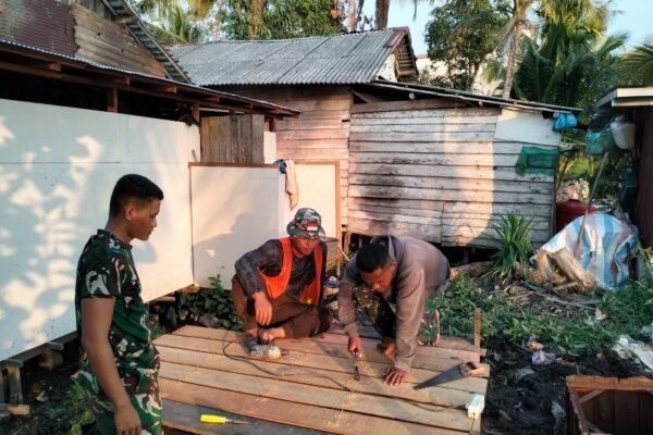 Satgas TMMD Ke-129 Kebut Pembangunan MCK, Fokus Pasang Lantai dan Dirikan Bangunan