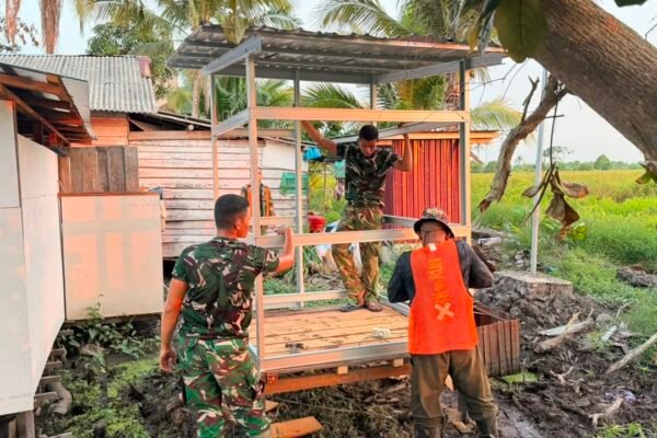 Tahap Demi Tahap MCK TMMD Ke-129 Rampung, Satgas Lanjutkan Pemasangan Lantai dan Rumah MCK