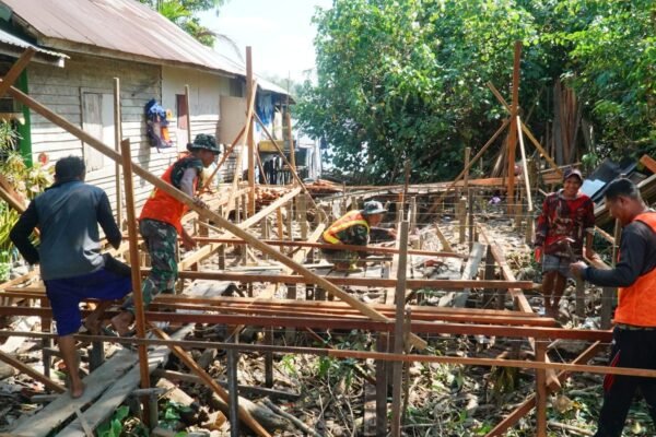 Pengerjaan RTLH Sasaran 4 TMMD Ke-129 Masuki Tahap Pemasangan Kerangka Lantai
