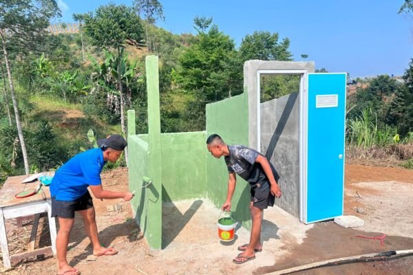 Satgas TMMD Ke-129 Kodim 0608/Cianjur Percepat Finishing MCK, Sanitasi Layak Segera Dinikmati Warga