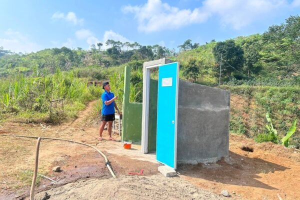 Gotong Royong Satgas dan Warga Percepat Pembangunan MCK Kampung Cigombong