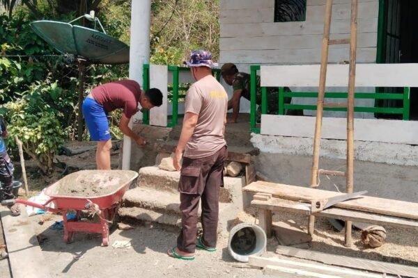 Pengecoran Teras RTLH Demmang Jadi Tahap Penyempurnaan Rehab Rumah TMMD ke-129