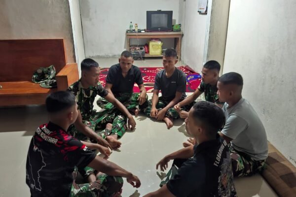 Tingkatkan Kedisiplinan dan Penjagaan Kondusifitas, Satgas TMMD 129 Rutin Gelar Apel Malam di Sektor Rumah Orang Tua Asuh