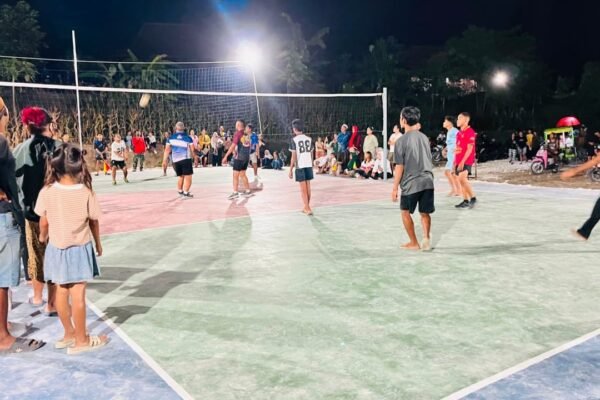 Hidupkan Suasana Malam, Lapangan Voli Karya Satgas TMMD 129 Jadi Hiburan Favorit Warga Desa Tlemang
