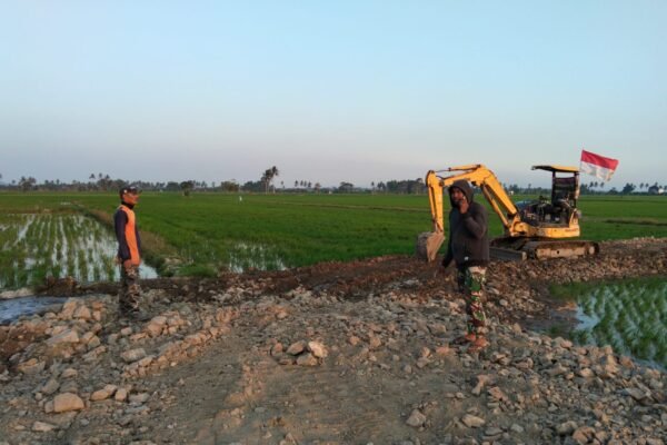 Bukan Sekadar Alat Berat, Excavator Berbendera Merah Putih Jadi Simbol Patriotisme di TMMD Ke-129 Kodim 1404/Pinrang