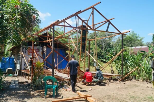 Pemasangan Kerangka RTLH Jadi Tahapan Penting Pembangunan Rumah Warga dalam TMMD Ke-129