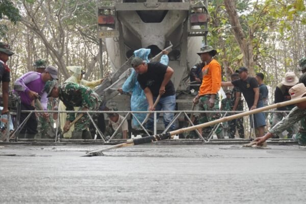 ​Jejak Loreng di Tanah Ngimbang: Ketika Keringat Prajurit dan Rakyat Lamongan Melebur Menjemput Masa Depan Desa Tlemang