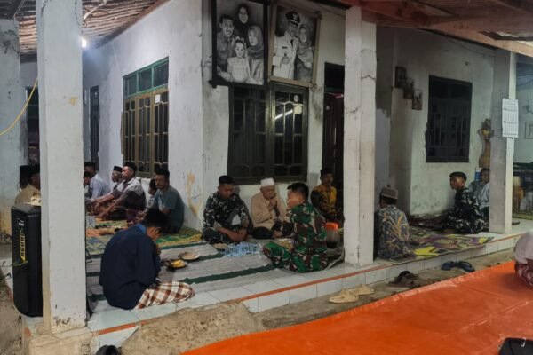 Kehadiran Satgas TMMD Ke-129 dalam Tahlil Ibu Sukari: Cerminan Kepedulian TNI