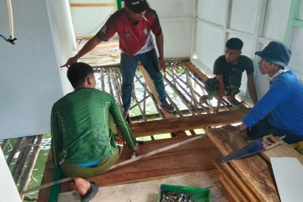 Renovasi RTLH Milik Bapak Nardianto Masuki Tahap Pemasangan Gelagar Lantai