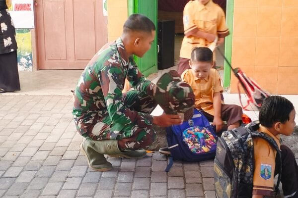 ​Sentuhan Hangat di Balai Desa: Gelak Tawa Anak PAUD Lengkapi Potret Kemanunggalan TNI dan Rakyat di TMMD ke-129 Kodim 0812/Lamongan
