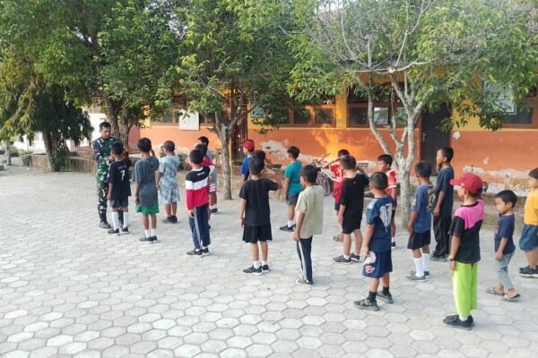 Menanamkan Nasionalisme, Satgas TMMD Ke-129 Berikan Pelatihan PBB di SD Inpres Cempa Dao
