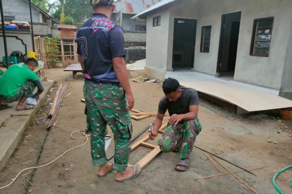 Gotong Royong Satgas TMMD dan Warga Warnai Rehab RTLH Ni Nengah Madri