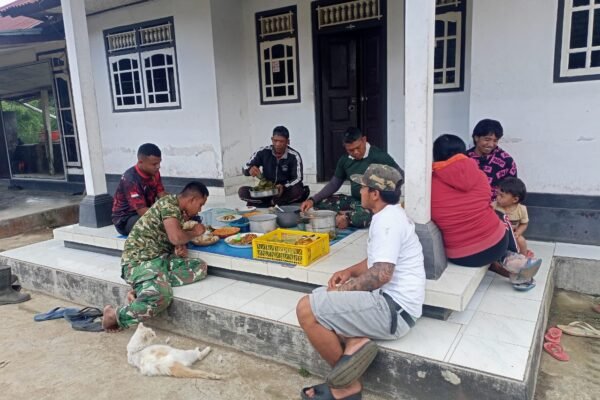 Makan Siang Bersama Satgas TMMD dan Warga Perkuat Semangat Gotong Royong di Desa Sekardadi