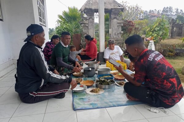 Kehangatan Jamuan Warga Warnai Pelaksanaan TMMD Ke-129 Kodim 1626/Bangli
