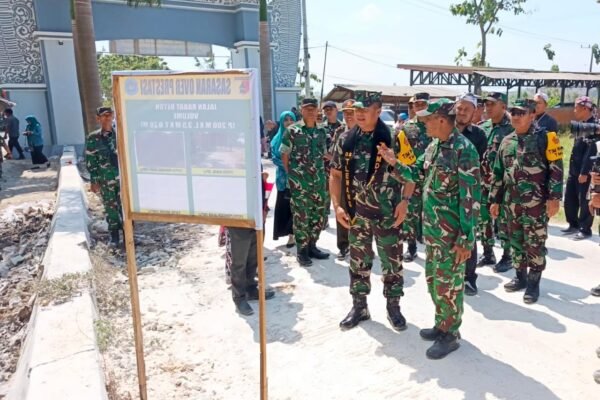 Tinjau Langsung Lokasi TMMD 129 Kodim 0812/Lamongan, Waaster Kasal Laksma TNI Albertus Agung Priyo Suseno Apresiasi Tinggi Sinergi TNI dan Warga