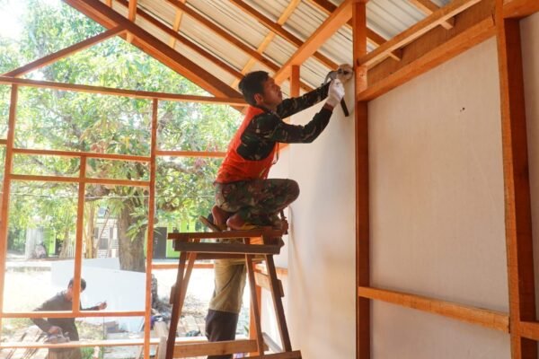 Pemasangan Kalsibut Percepat Penyelesaian RTLH Sasaran 5 TMMD Ke-129