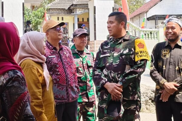 ​Pacu Kesejahteraan Pelosok Desa, Tim Wasev TMMD Tinjau Langsung Progres TMMD ke 129 Kodim 0812/Lamongan di Desa Tlemang