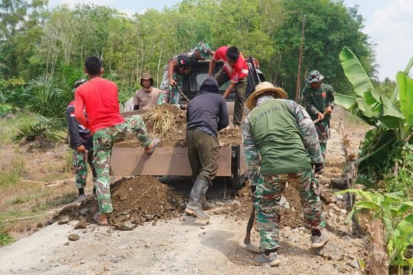 TMMD Ke-129: Penimbunan Jalan Dipercepat untuk Kemudahan Masyarakat