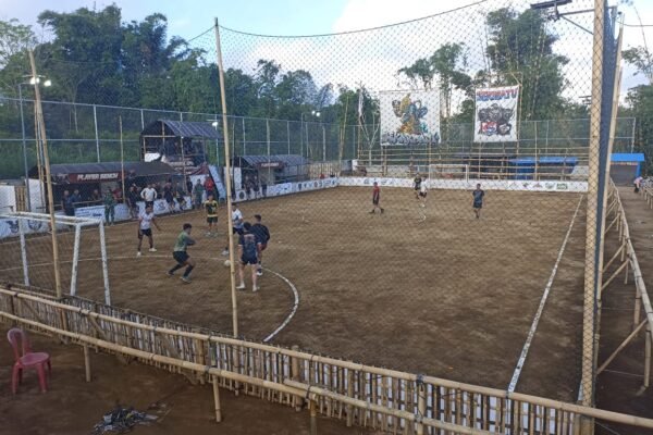Sportivitas Satgas TMMD dan Warga Warnai Laga Persahabatan Futsal di Desa Sekardadi