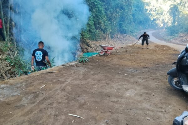 Sentuhan Akhir Pengerjaan Jalan TMMD, Satgas dan Warga Pastikan Hasil Rabat Beton Lebih Berkualitas